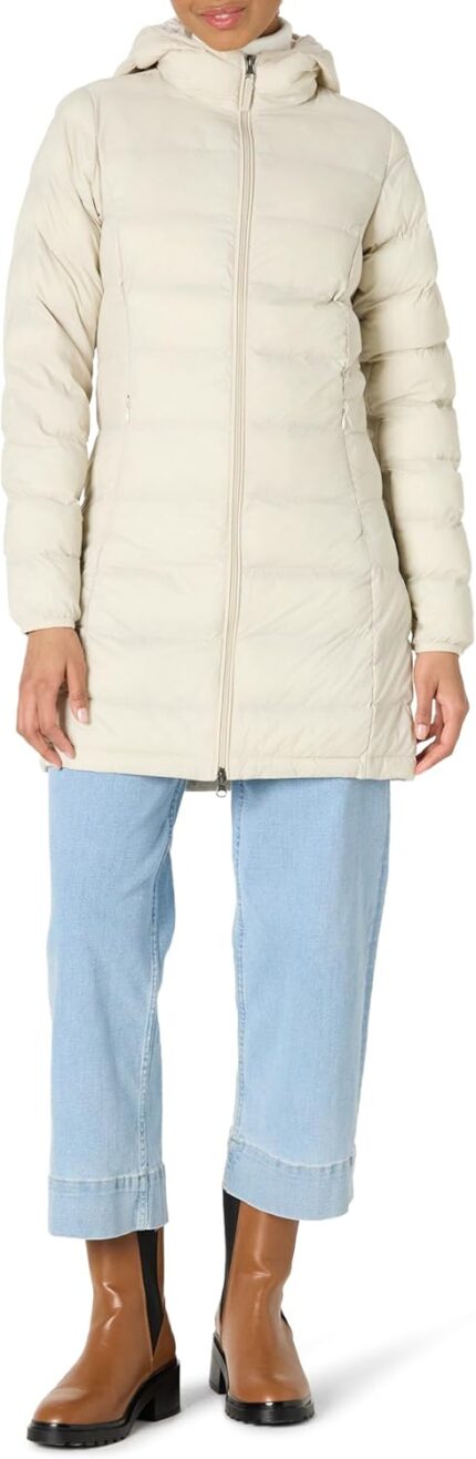 Amazon Essentials Women's Lightweight Water-Resistant Packable Hooded Puffer Coat (Available in Plus Size)